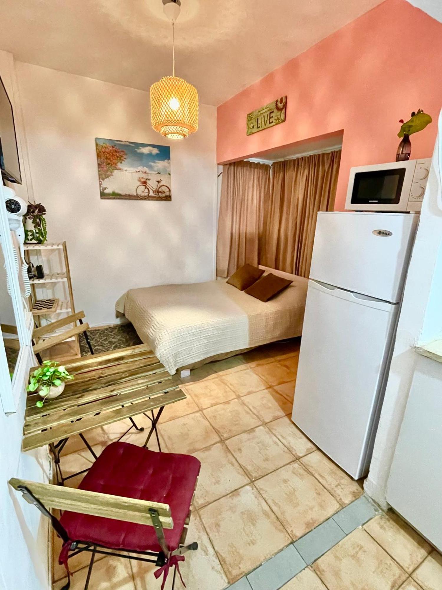Dotan's Boutique - By The Beach! Apartment *